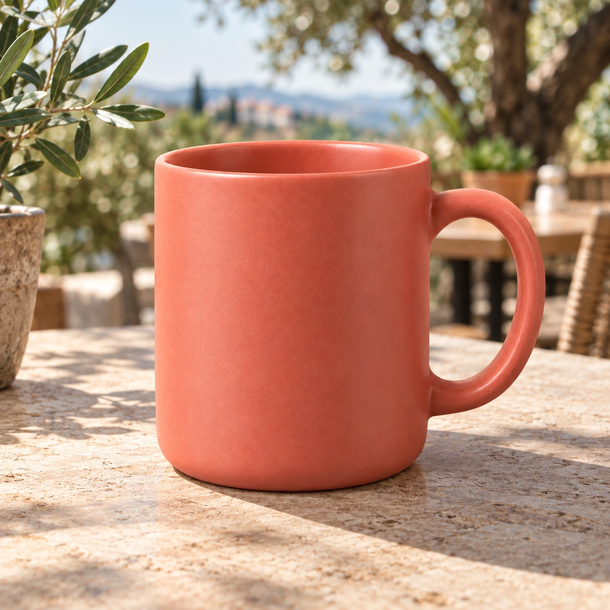 Tasse sur une terrasse de café — Après