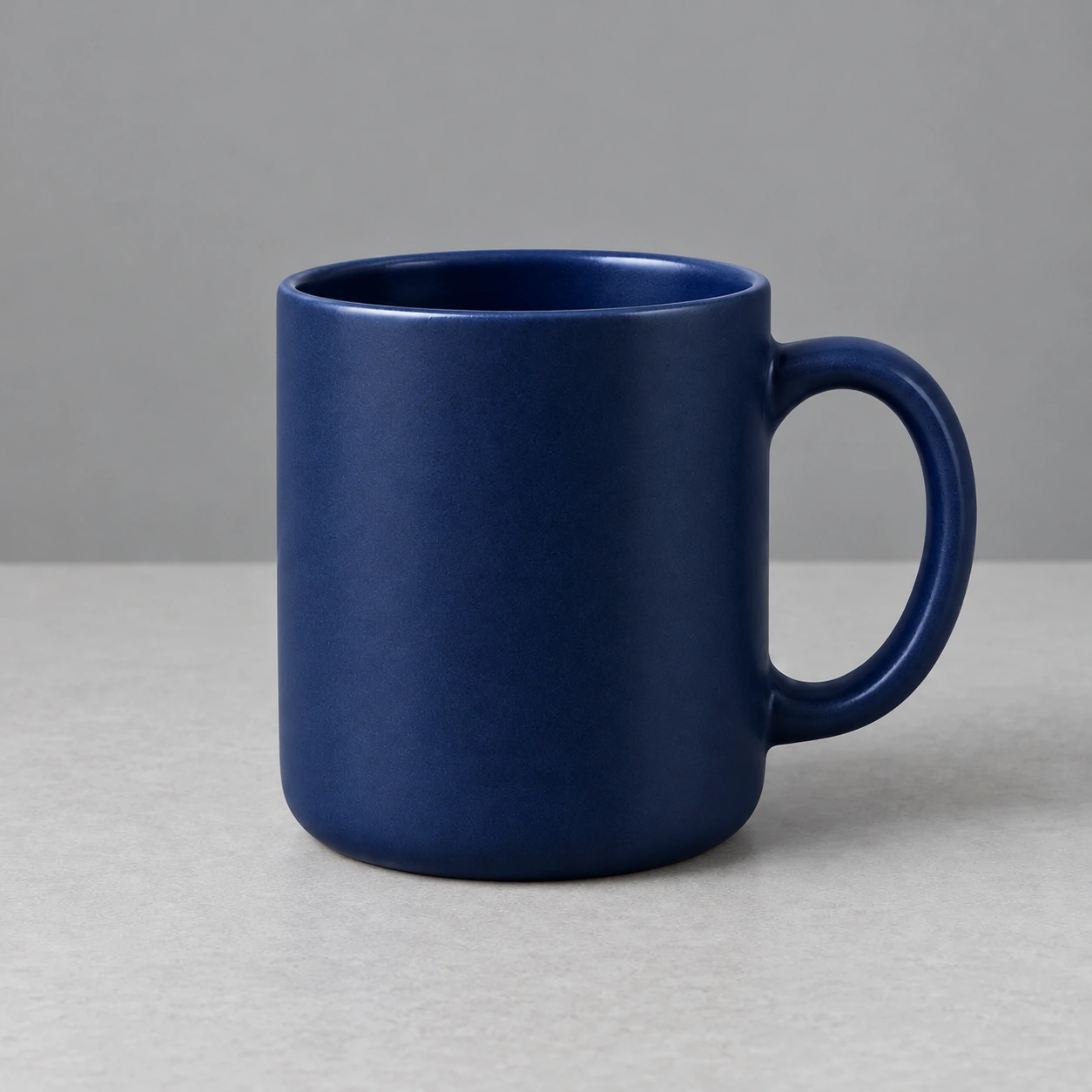 Recolorer une tasse en bleu marine — Après